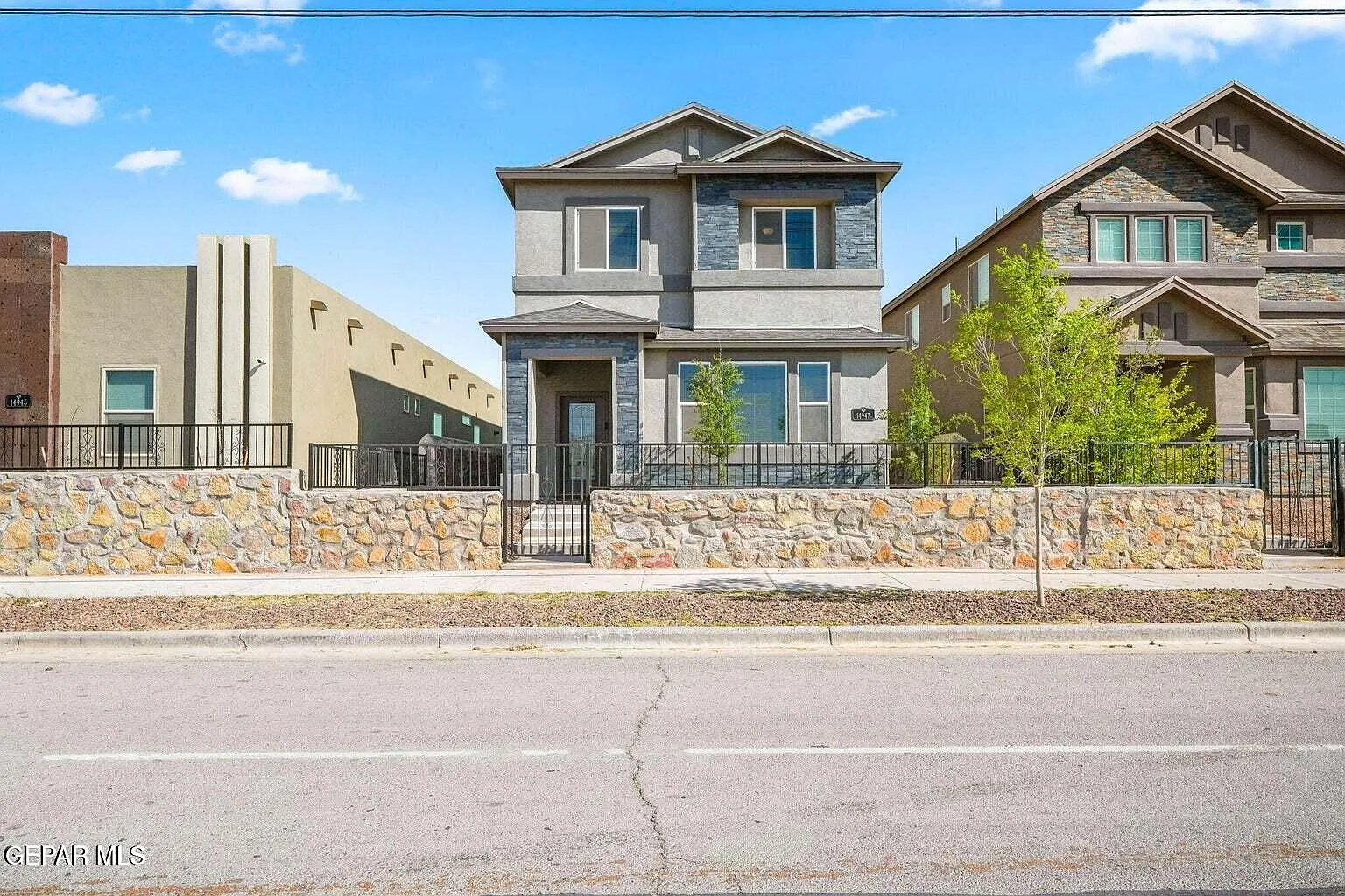 3 bed, 2.5 bath, 2694 sqft, $2,600 — Photo 1