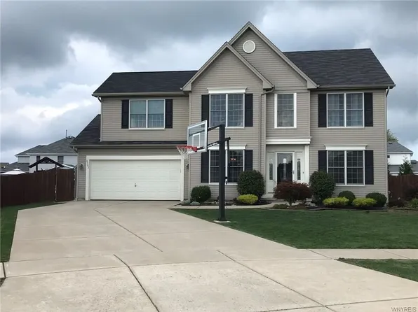 6505 Pincherry Way, Lake View, NY 14085