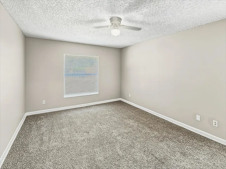 1360 S Washington Ave — Photo 8