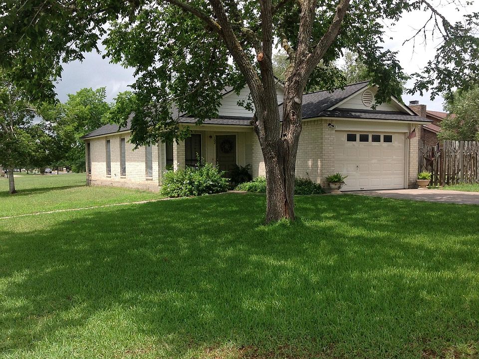 1st image of 102 Crockett Dr