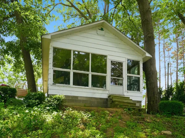 4910 E Shore Park Rd, Leesburg, IN 46538