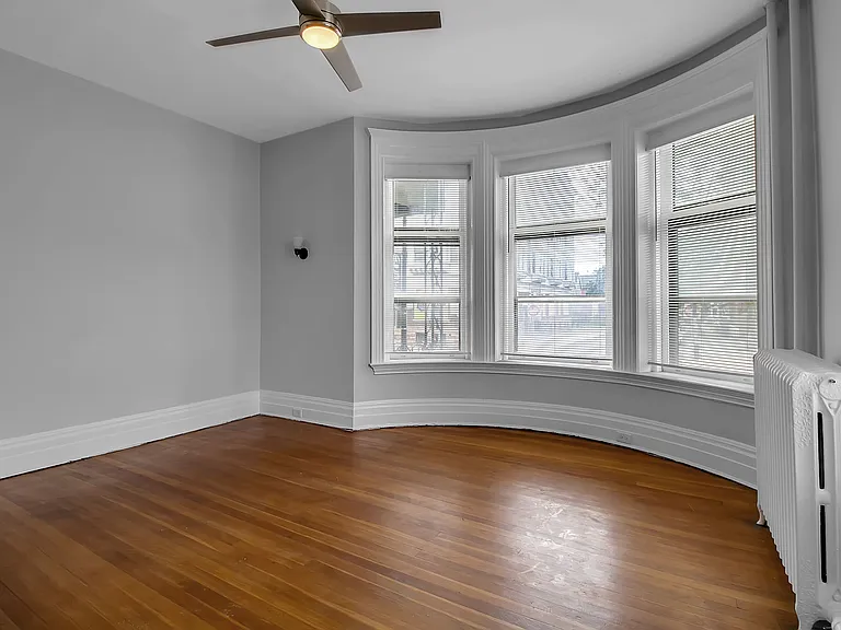 215 Allen St — Photo 7