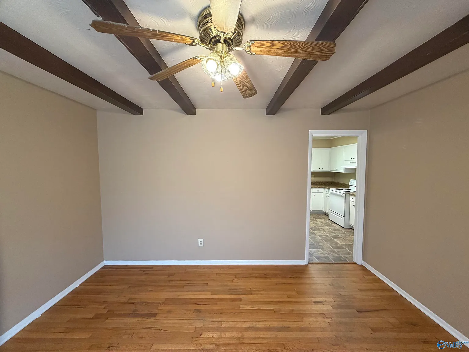 3 bed, 1.0 bath, 1130 sqft, $1,200 — Photo 2