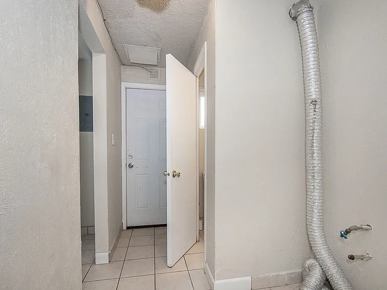 4871 Banbury Ct #25 — Photo 9