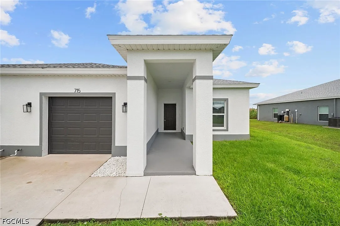 3 bed, 2.0 bath, 1180 sqft, $1,600 — Photo 3