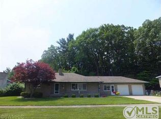 1879 Ritter Hills Dr, Norton Shores, MI