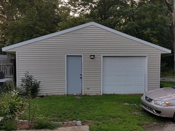 4th image of 322 W River St