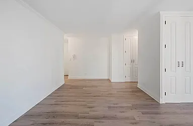 Rented by New York Casas Ltd.