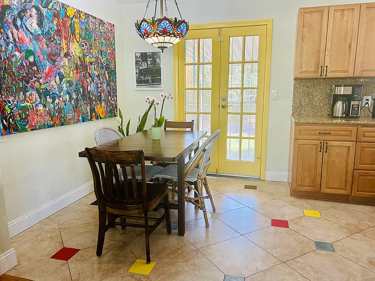 1213 Douglas Dr — Photo 7