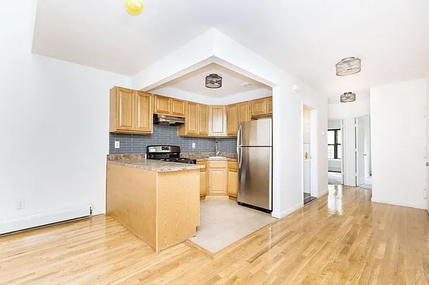 Rented by Safdie Realty Group | media 31