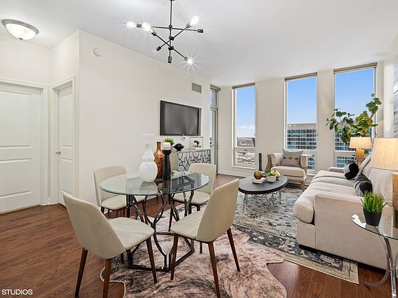 3rd image of 1400 S Michigan Ave APT 2212