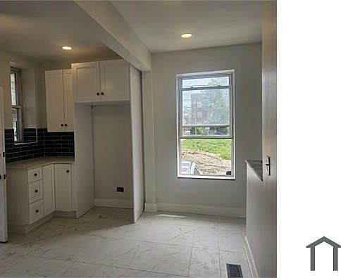 4th image of 6915 S Peoria St #1B