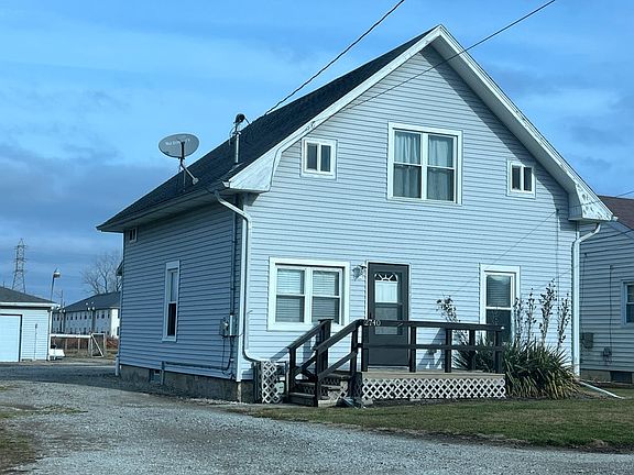 3rd image of 2740 Dwight Rd