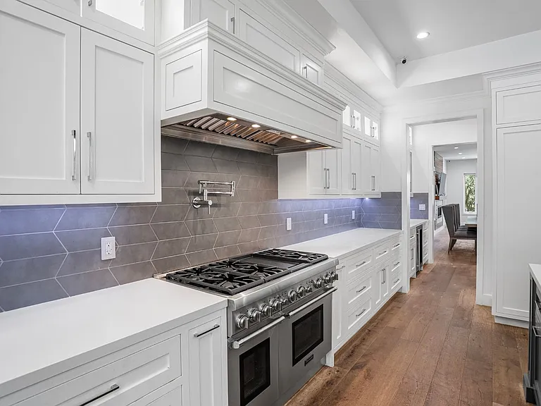 4435 Stansbury Ave — Photo 12