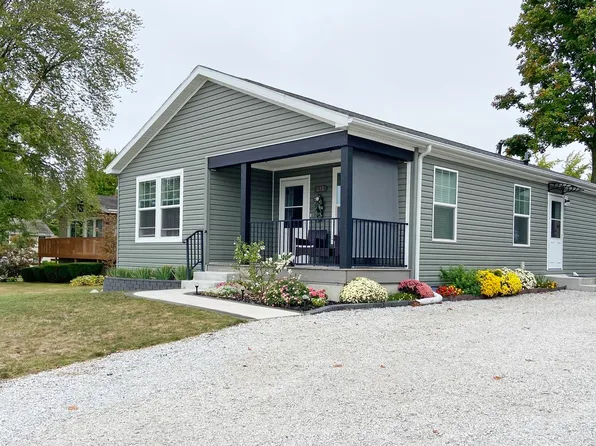 612 E Northshore Dr, Syracuse, IN 46567