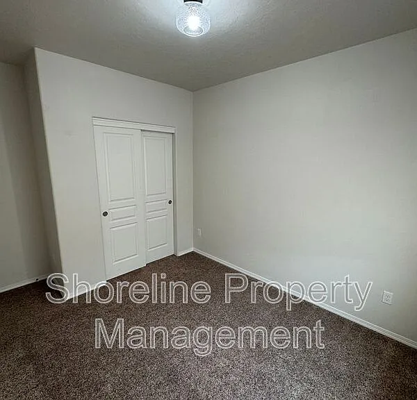 511 Diamond Lake St — Photo 97