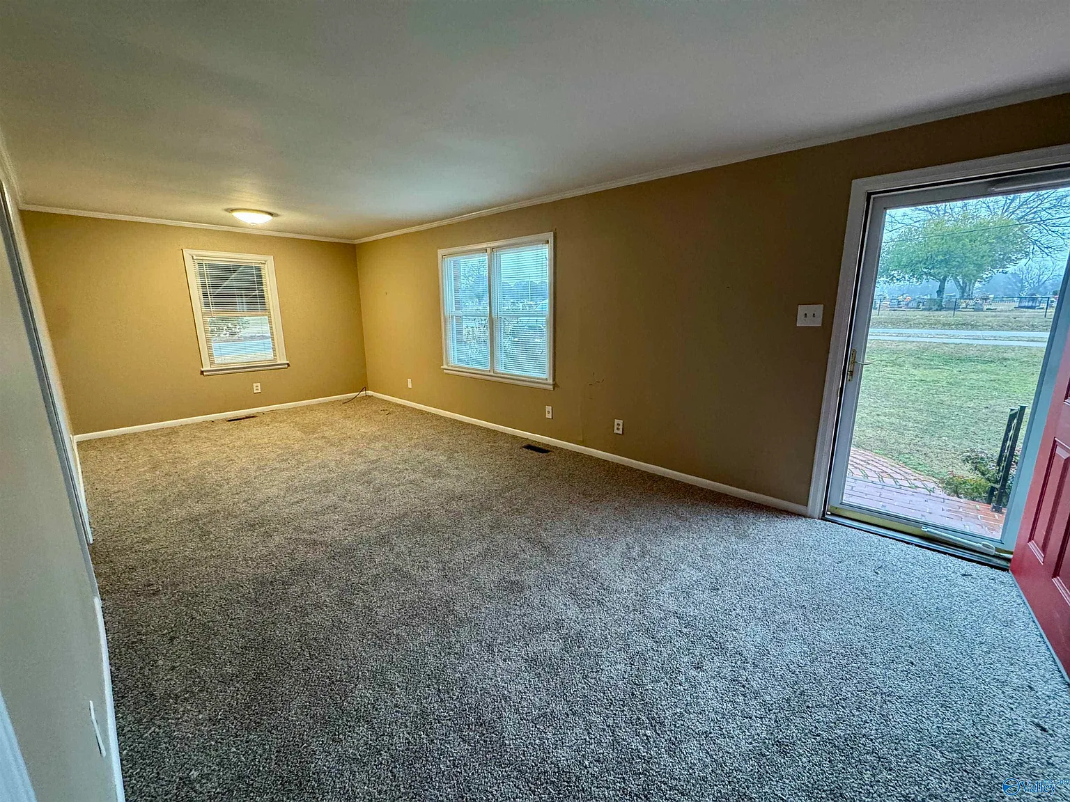 3 bed, 2.0 bath, 1464 sqft, $1,395 — Photo 2