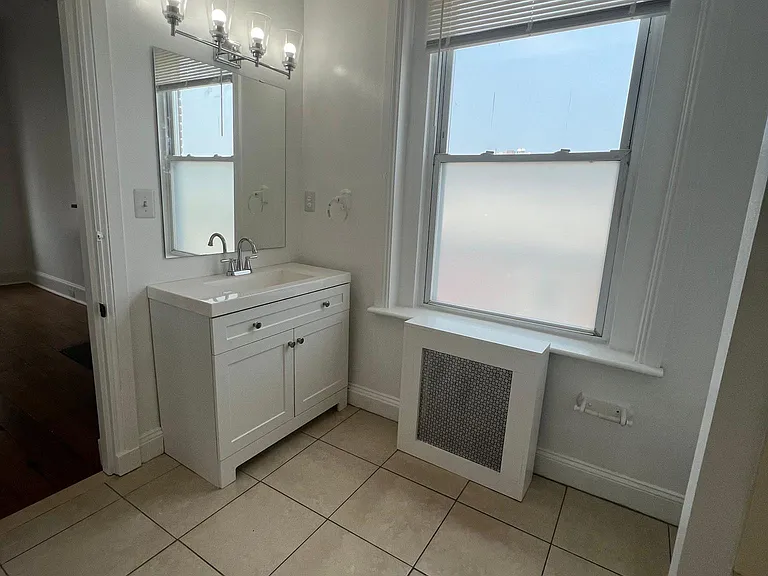 859 Hollins St #2R — Photo 9