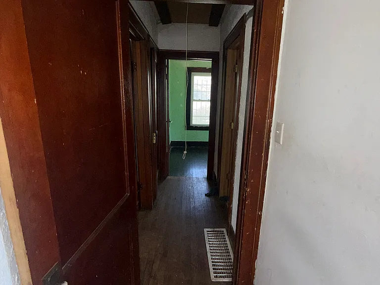 3918 Trumbull Ave — Photo 11