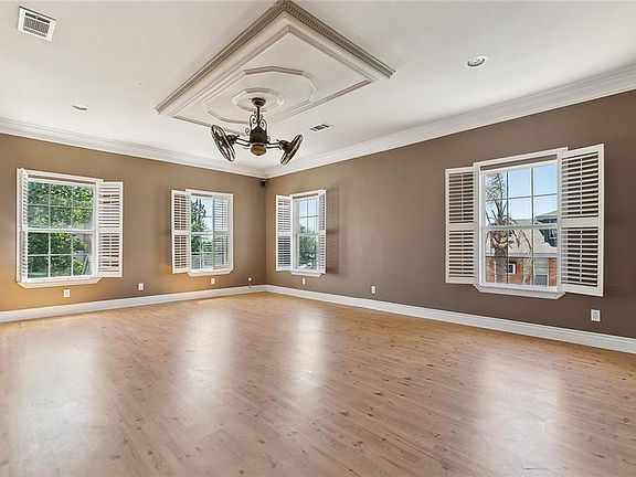 4th image of 2804 Lake Villa Dr