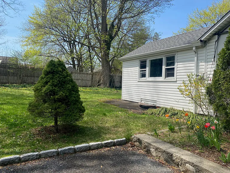 11 Shady Brook Ln — Photo 7