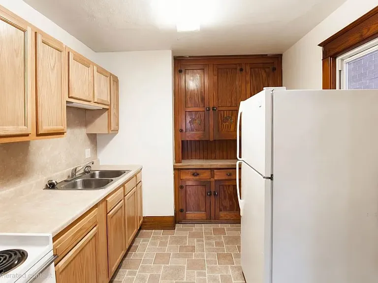 21 N Henderson St #2B — Photo 4
