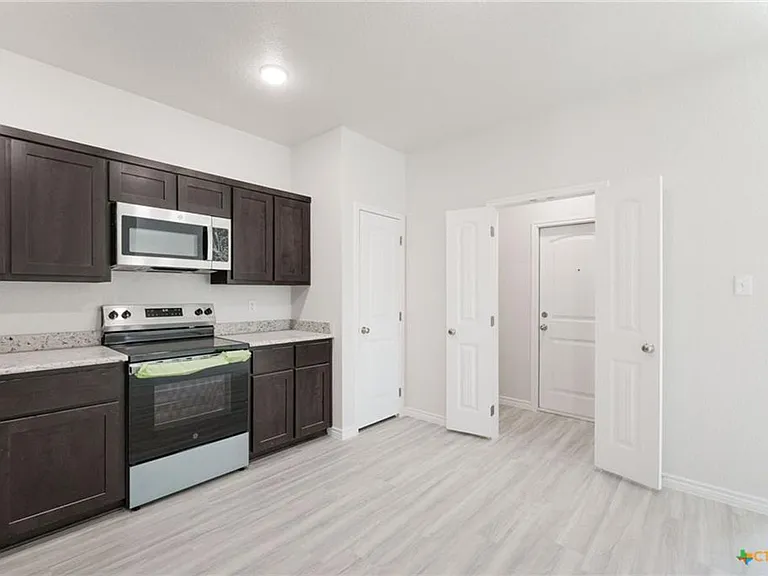 508 Adley Ave — Photo 4