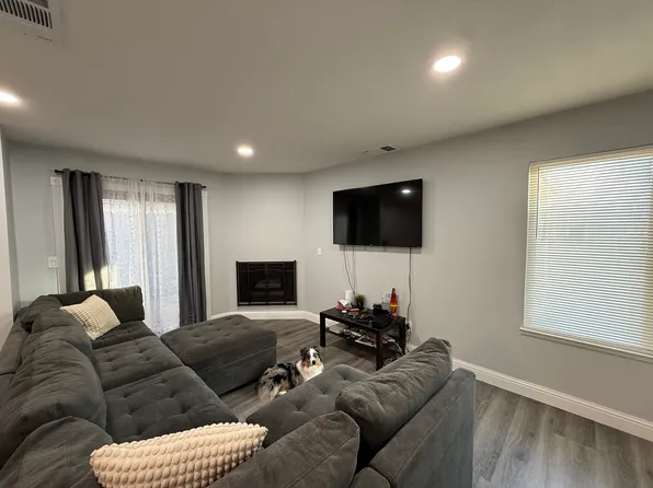 1095 Aspen Dr, Manteca, CA 95336