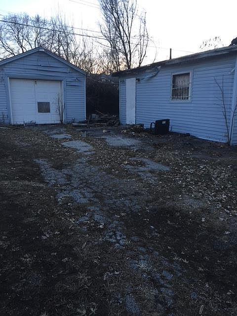 2nd image of 2911 Farrow Ave