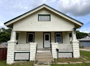 706 N 10th St, Marysville, KS 66508