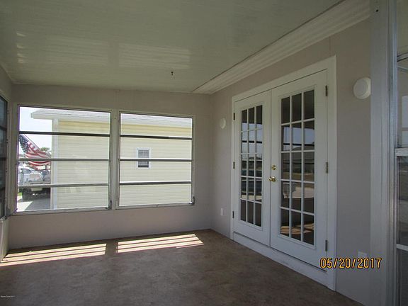 4th image of 838 Hawthorn Cir