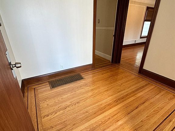 4th image of 1730 23rd Ave