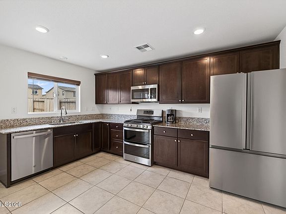 3rd image of 8960 Wolf River Dr