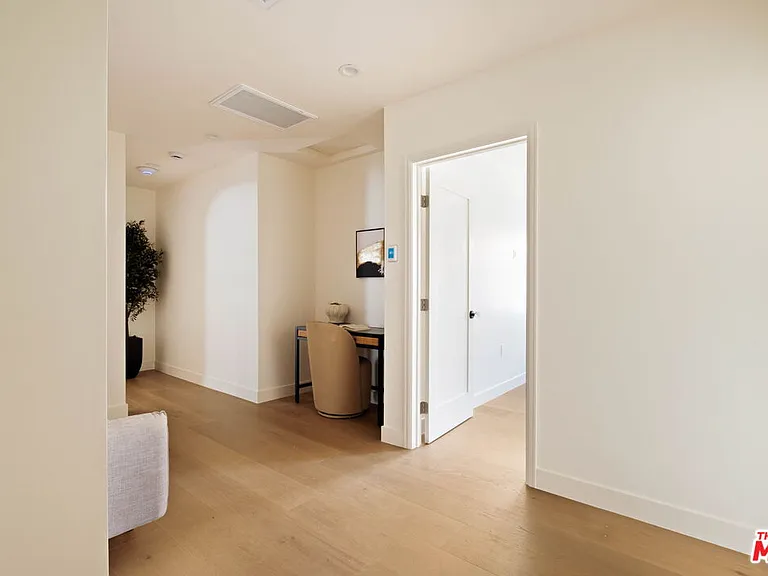 308 S Highland Ave — Photo 41