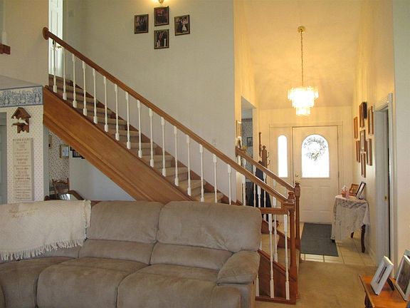 5th image of 802 S Metzger Cir