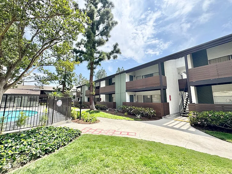 Daisy Apartments — Photo 14