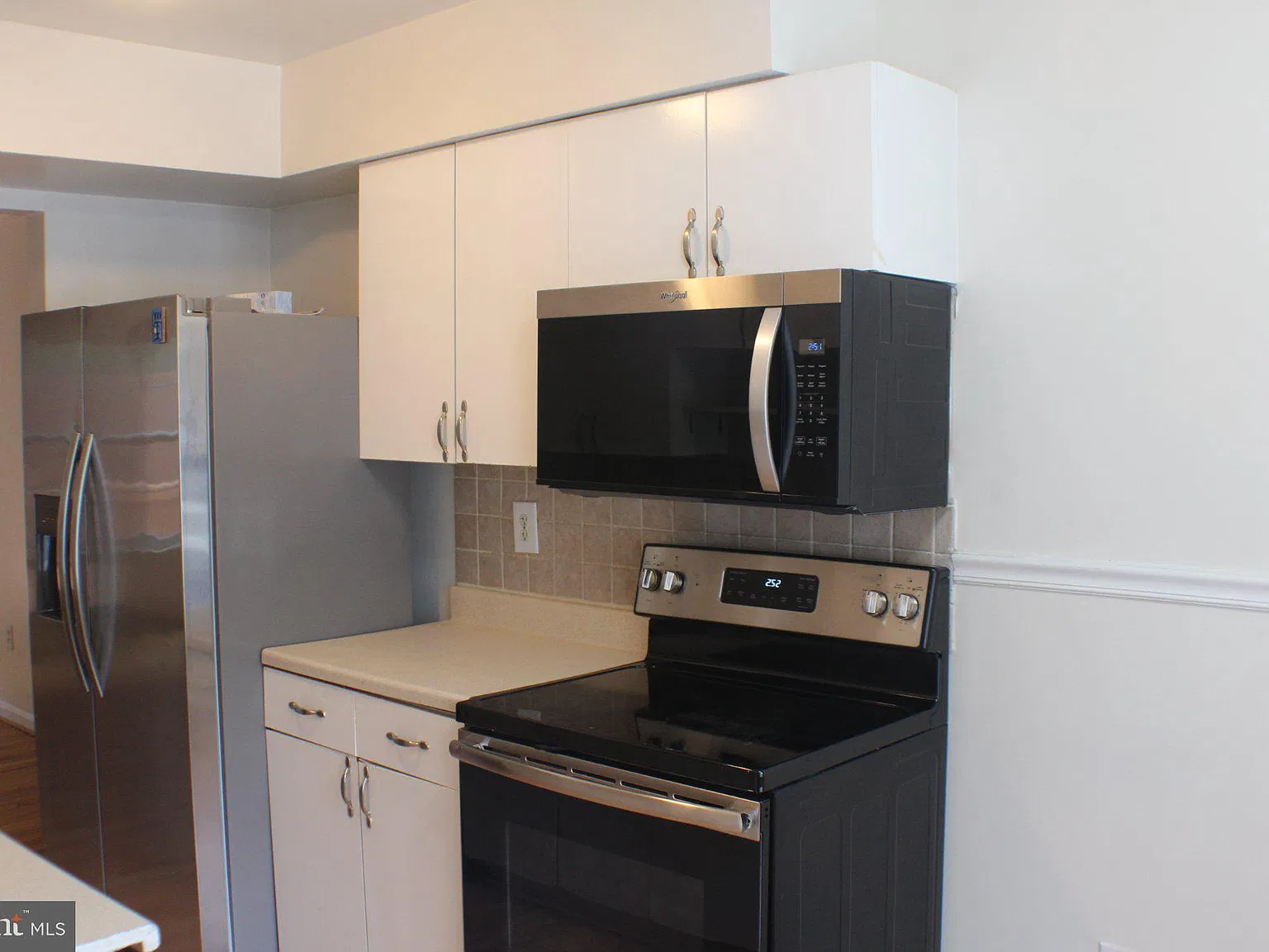 3 bed, 2.5 bath, 1548 sqft, $2,400 — Photo 4