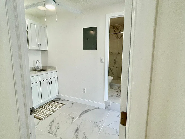 5330 SW 5th St #1 — Photo 2