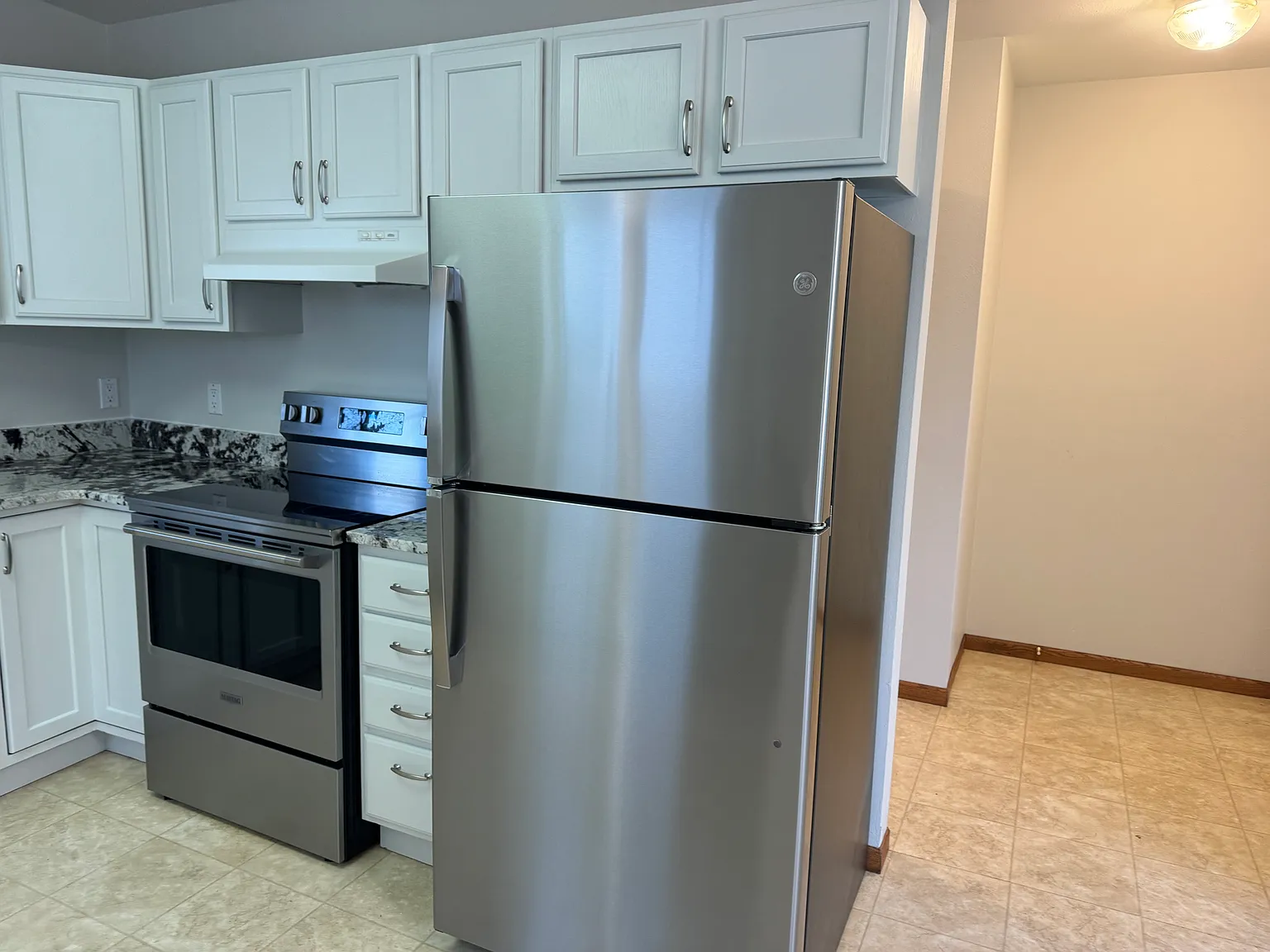 4 bed, 2200 sqft, $2,950 — Photo 4