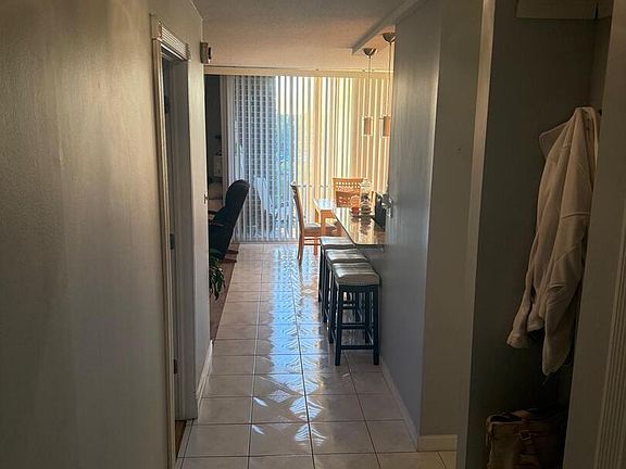 4th image of 1043 S York Rd APT 411