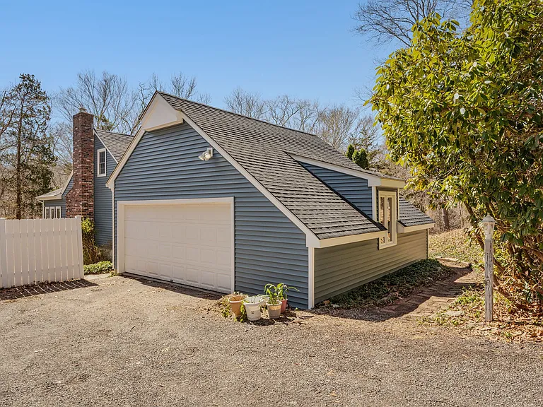 20 King James Dr — Photo 2