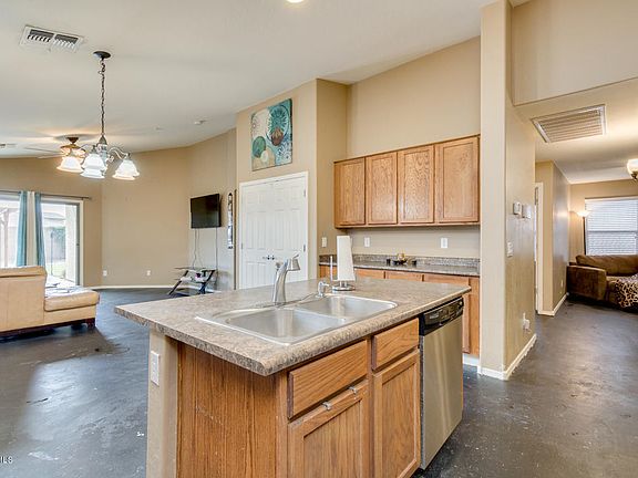 5th image of 3639 E Alamo St