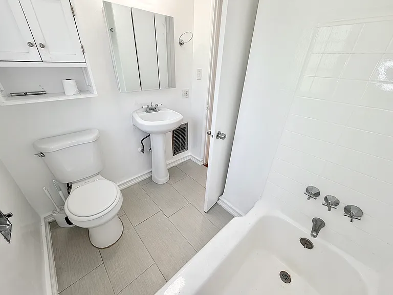235 E California Blvd — Photo 25