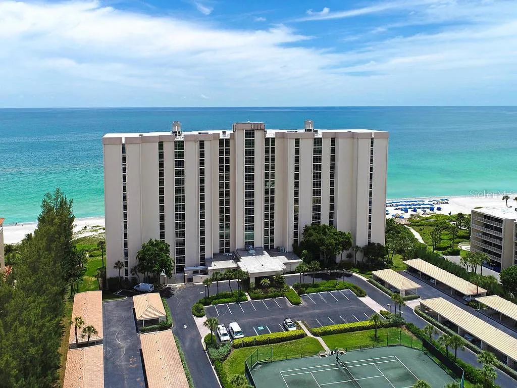 2 bed, 2.0 bath, 1513 sqft, $10,500 — Photo 3