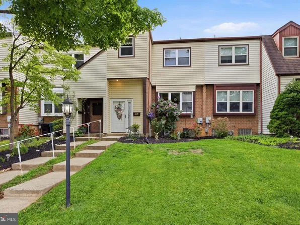 282 Birch Dr, Lafayette Hill, PA 19444