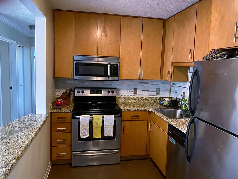 1660 N Prospect Ave #605 — Photo 2