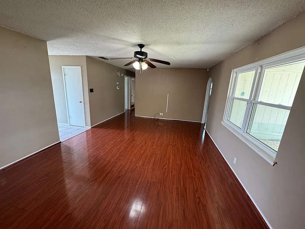3 bed, 1284 sqft, $1,850 — Photo 3