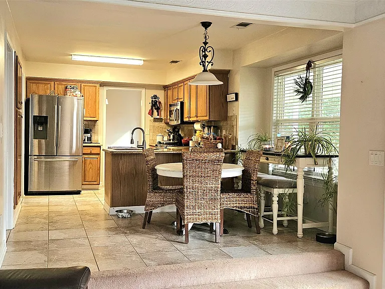 210 Sweetbriar Ln — Photo 8