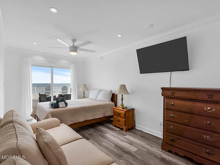 55 Beach Front — Photo 30