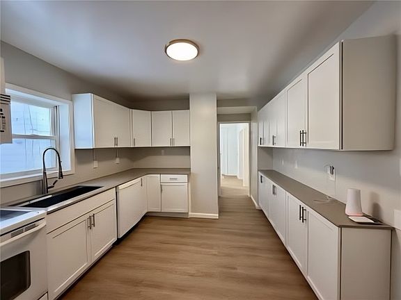 5th image of 1015 N Goodman St